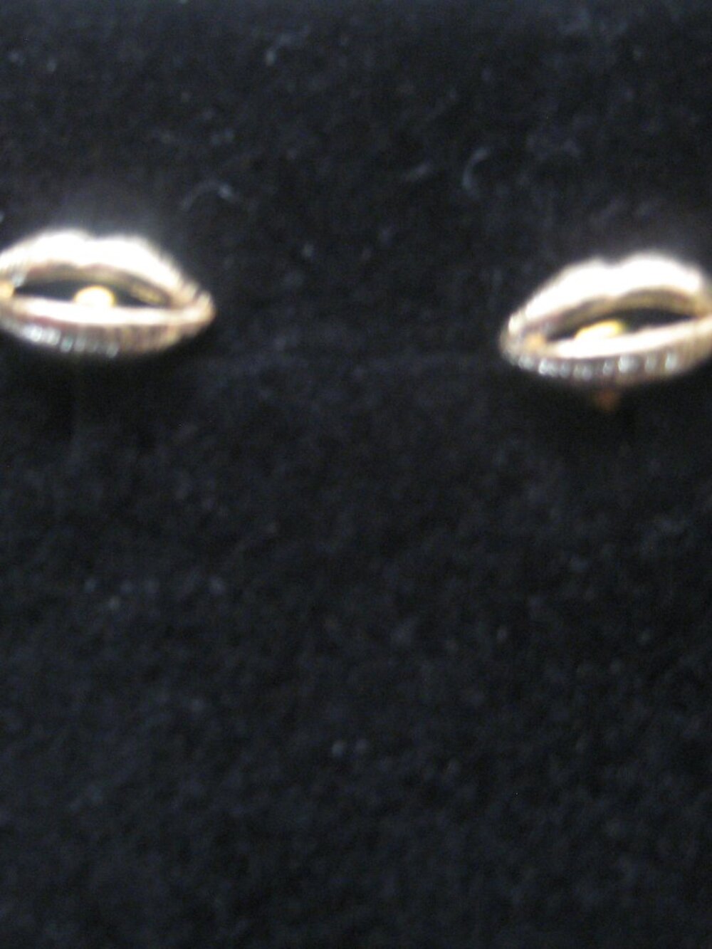 Gold lip stud earring